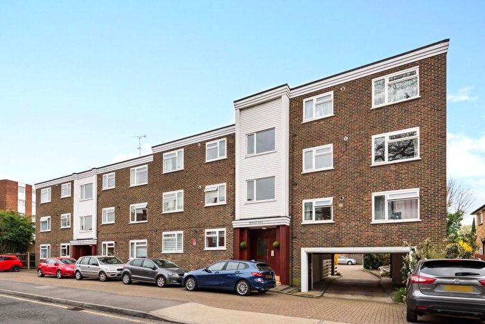 2 Bedroom Flat For Sale In Woodgate House, South Bank, Surbiton, KT6