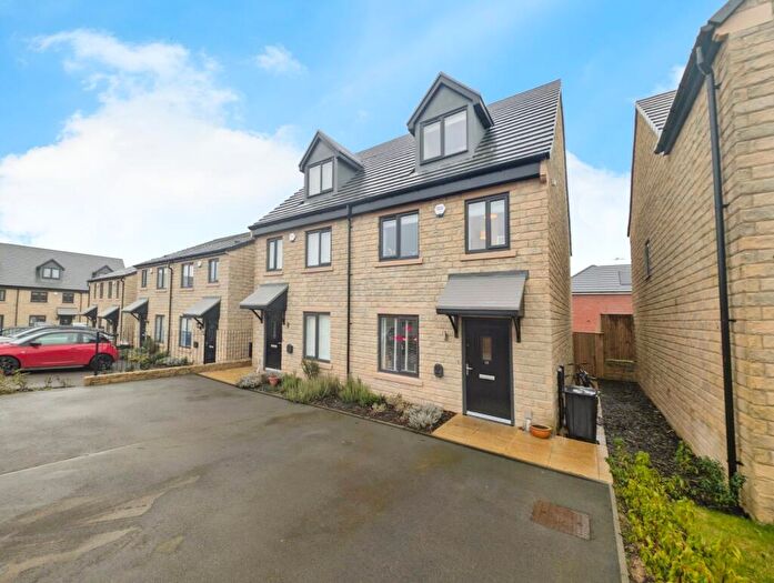 3 Bedroom Semi Detached House For Sale In Willow Lane, Hipperholme, Halifax, West Yorkshire, HX3