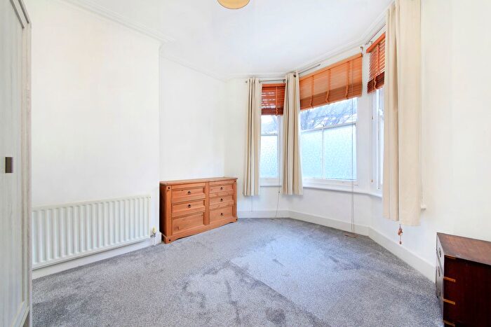 2 Bedroom Flat To Rent In Venn Street, Clapham, SW4