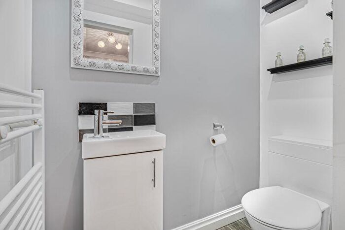 4 Bedroom Detached House For Sale In Great Flatt, Passmonds, Rochdale, OL12