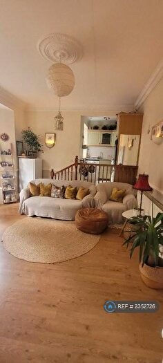 2 Bedroom Flat To Rent In Royal Park, Bristol, BS8