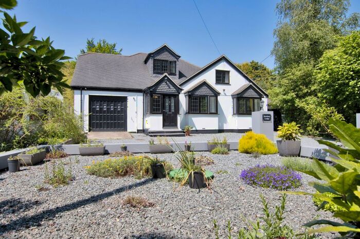 4 Bedroom Detached House For Sale In Valley Road, Fawkham, Longfield, Kent, DA3