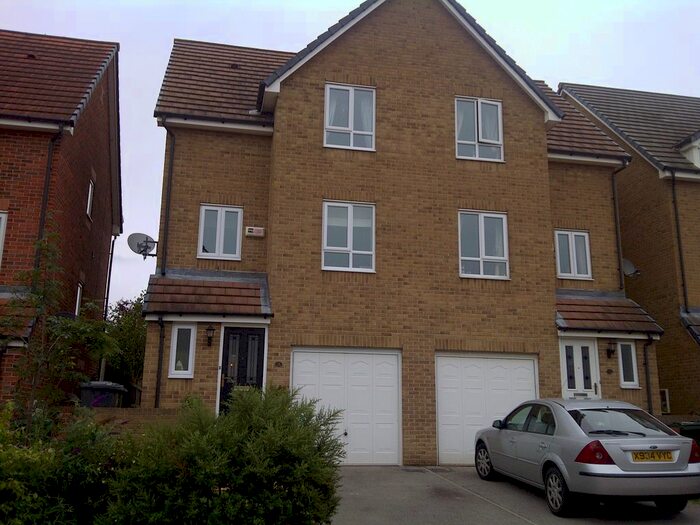 3 Bedroom Town House To Rent In Garden House Drive, Kiveton Park, Sheffield, S26