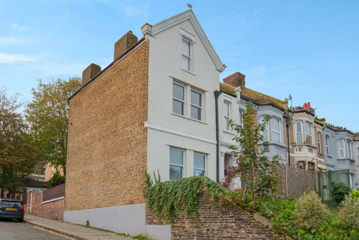 2 Bedroom Flat To Rent In Plumstead High Street London, SE18