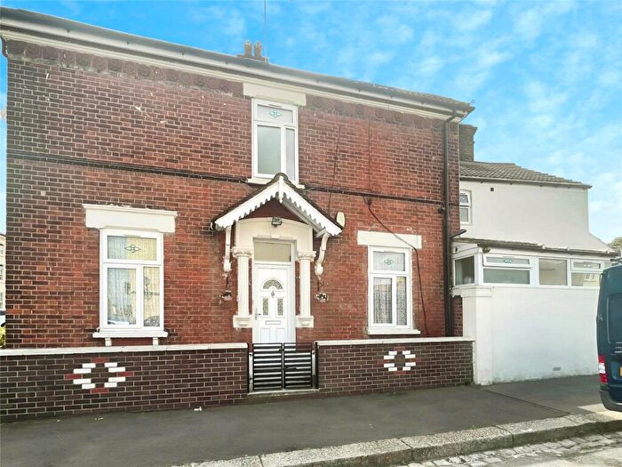 3 Bedroom End Of Terrace House To Rent In Pier Road, Northfleet, Gravesend, Kent, DA11