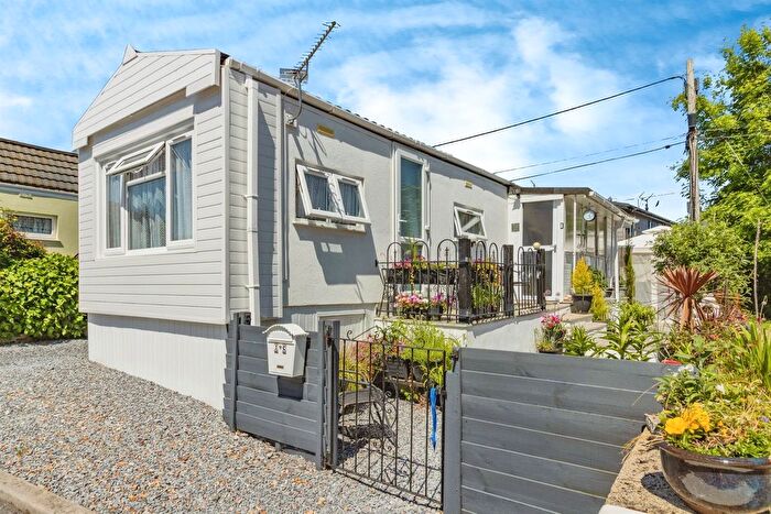 2 Bedroom Mobile/park Home For Sale In Buckingham Orchard, Chudleigh, Newton Abbot, TQ13