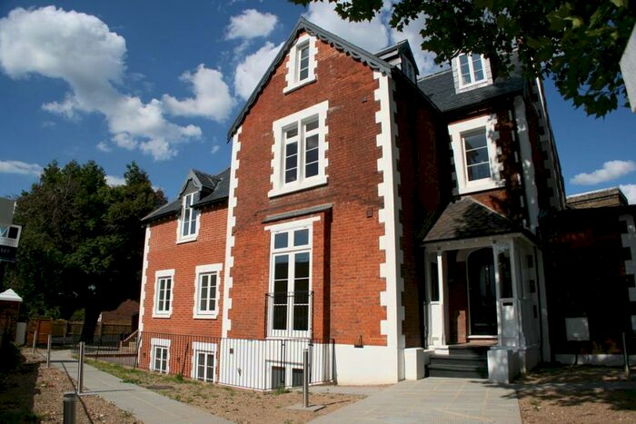 2 Bedroom Apartment To Rent In Flat The Gables, Fasset Road, KT1