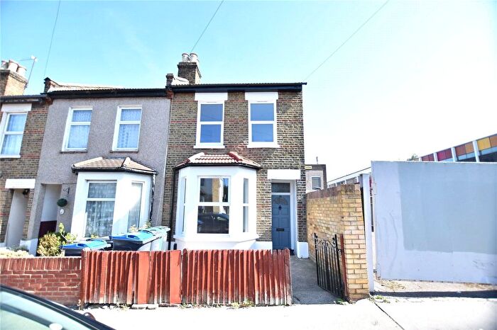 3 Bedroom End Of Terrace House To Rent In Denmark Road, London, SE25