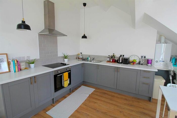 1 Bedroom Flat To Rent In Constitution Hill, Swansea, SA1