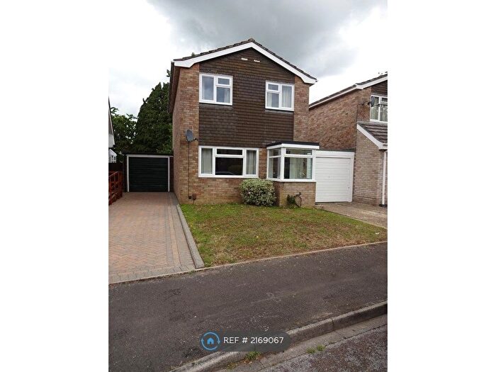 3 Bedroom Detached House To Rent In Sycamore Close, Romsey, SO51