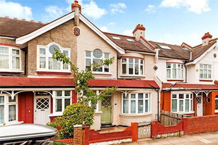 3 Bedroom Flat To Rent In Montana Road, London, SW17