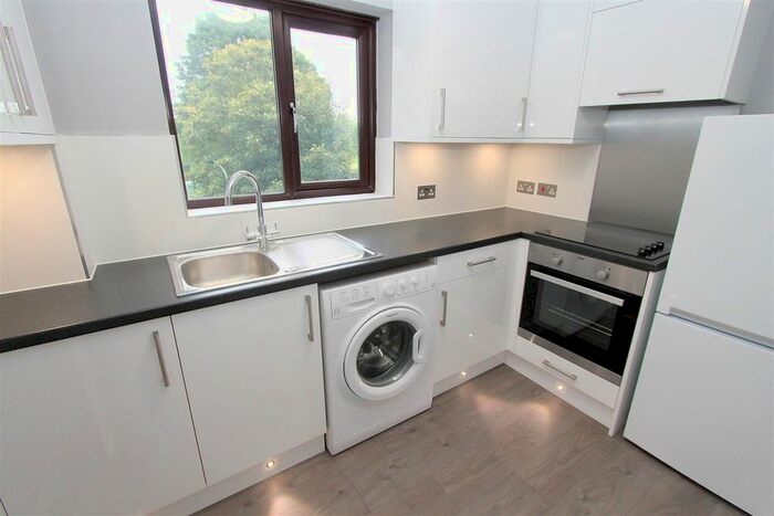 1 Bedroom Flat To Rent In Harcourt Avenue, Wallington, SM6