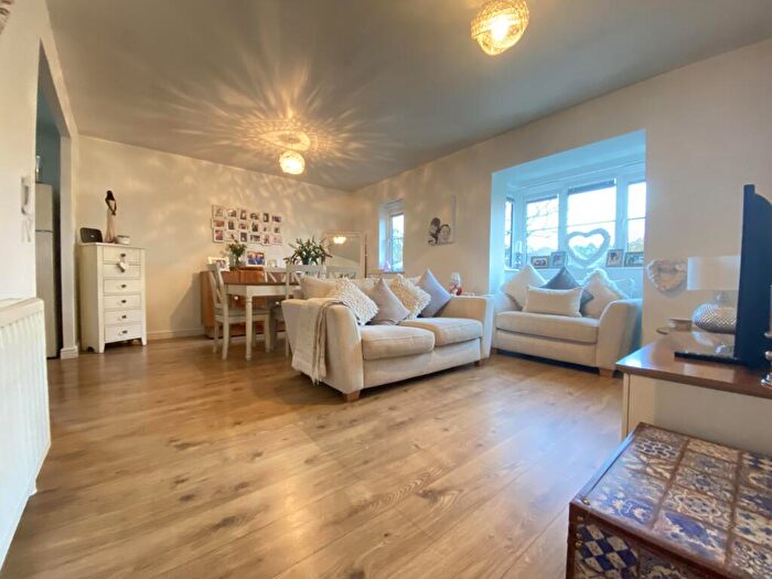 2 Bedroom Flat To Rent In Ottawa Court, Broxbourne, EN10