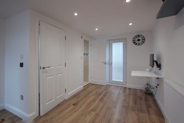 4 Bedroom Semi-Detached House To Rent In Collerne Street, Romford, RM3