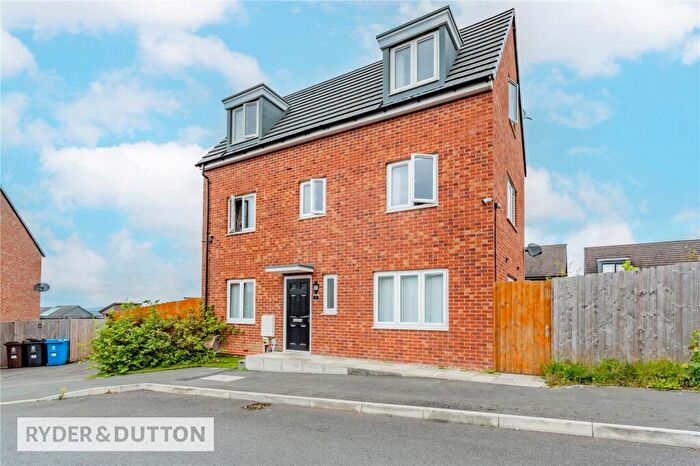 4 Bedroom Detached House For Sale In St. Johns Street, Chadderton, Oldham, Greater Manchester, OL9