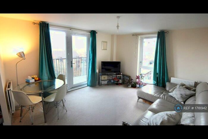 2 Bedroom Flat To Rent In Boswell Court, London, NW9