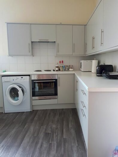 3 Bedroom Flat To Rent In Kelvin Grove, Sandyford, NE2