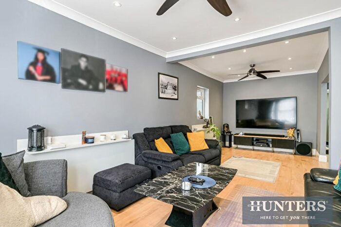 5 Bedroom Semi Detached House For Sale In Cromwell Road, Hounslow, TW3