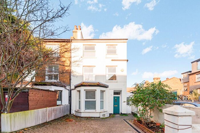 2 Bedroom Maisonette For Sale In Ravenscroft Road, Beckenham, BR3