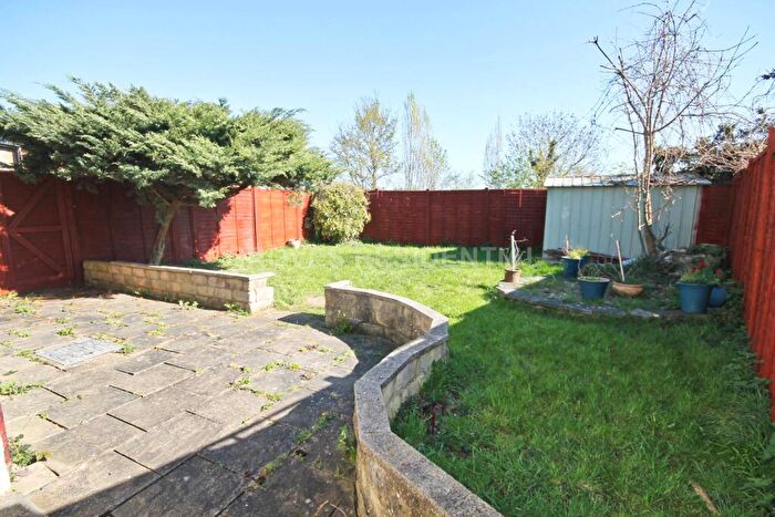 3 Bedroom End Of Terrace House To Rent In Fleetwood Road, Kingston Upon Thames, KT1