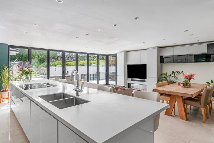 5 Bedroom Detached House For Sale In The Avenue, Welwyn, AL6