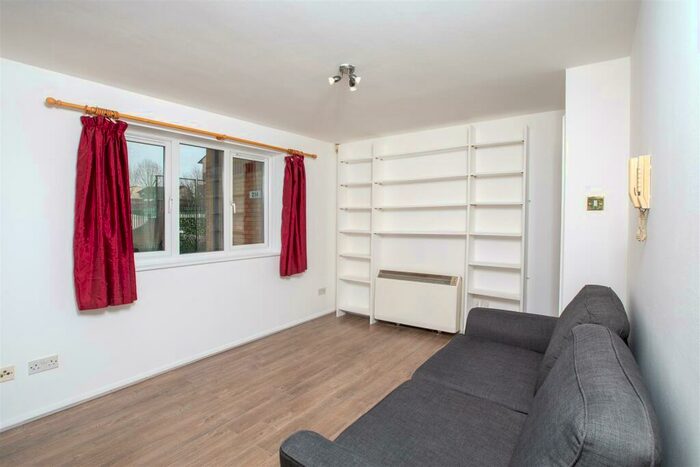 Studio To Rent In Westferry Road, E14