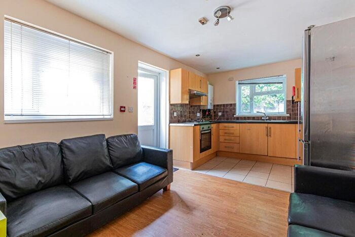 6 Bedroom Private Hall To Rent In Rhymney Street, Cathays, CF24
