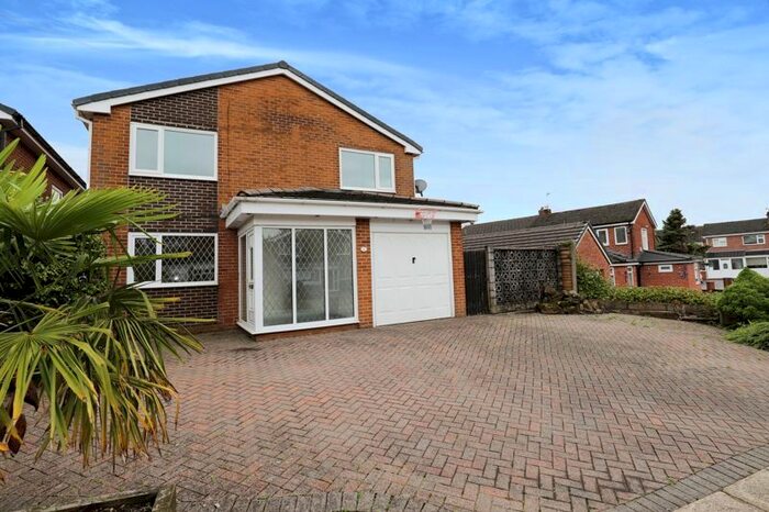 4 Bedroom Detached House To Rent In Cleadon Drive South, Bury, BL8