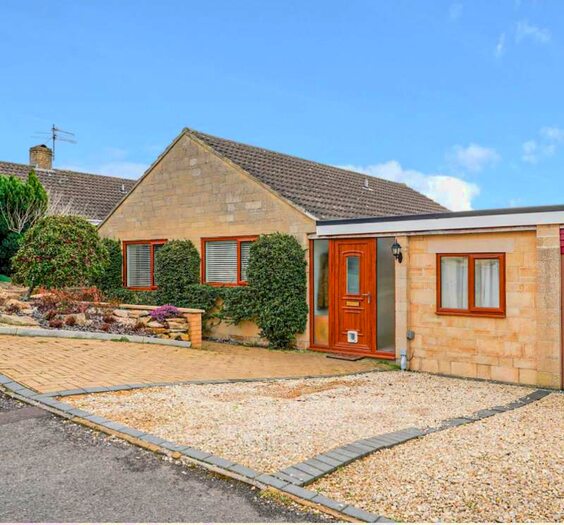 3 Bedroom Bungalow To Rent In Shepherds Croft, Stroud, GL5