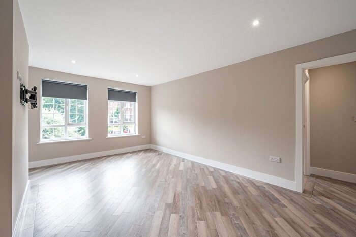 2 Bedroom Flat To Rent In Hollygrove, Bushey, WD23