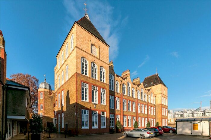 1 Bedroom Flat To Rent In Kingsway Place, Clerkenwell, London, EC1R