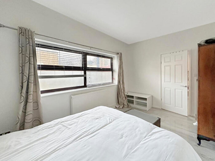 1 Bedroom Apartment For Sale In Carswell Road, London, SE6
