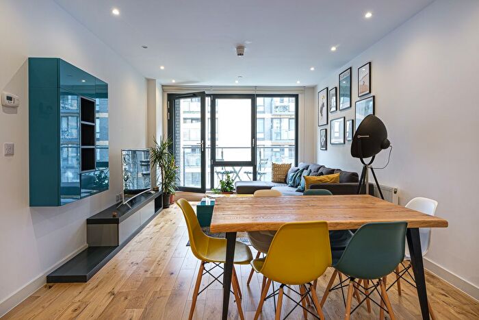 2 Bedroom Flat To Rent In Regalia Point, Bethnal Green, E2
