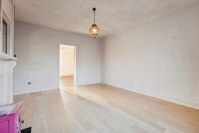 2 Bedroom Flat For Sale In Grangeburn Road, Grangemouth, FK3