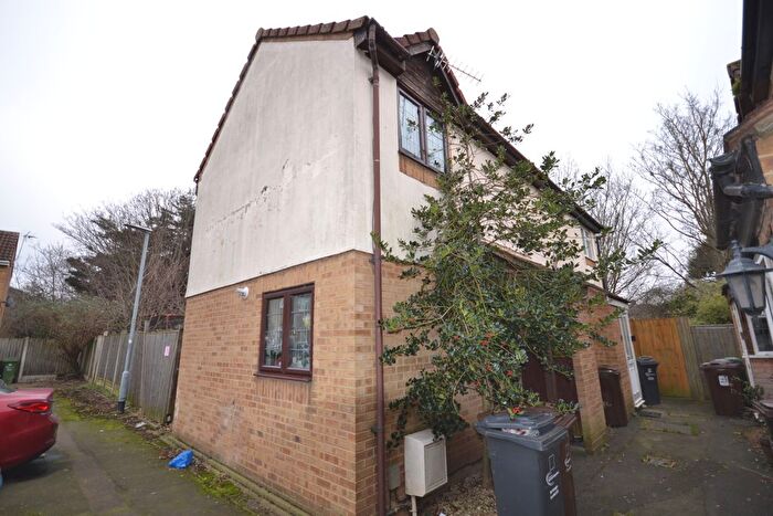 1 Bedroom Semi Detached House For Sale In Holden Close, Dagenham, RM8