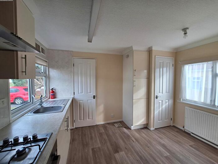 1 Bedroom Park Home To Rent In Sunningdale, Winchester, SO21