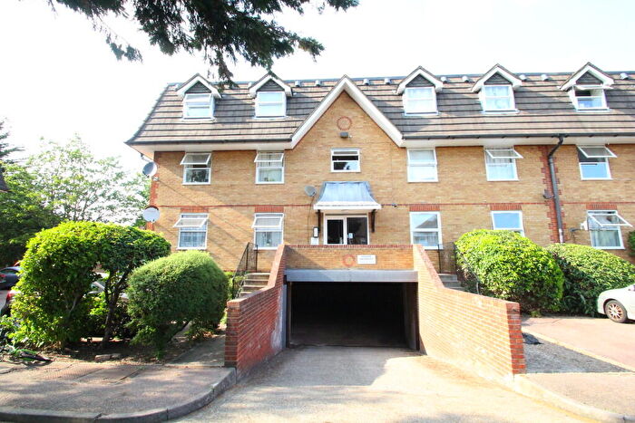 1 Bedroom Flat For Sale In Millstream Close, Palmers Green, N13