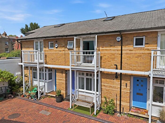 2 Bedroom Property For Sale In Leigh Road, N5