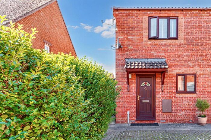 2 Bedroom End Of Terrace House For Sale In Oxway Close, Shipston-On-Stour, CV36