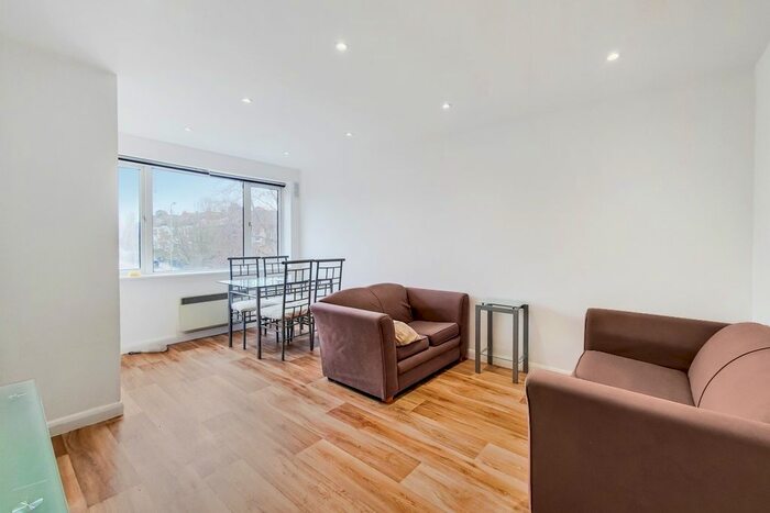 1 Bedroom Flat To Rent In Finchley Lodge, Gainsborough Road, London, N12