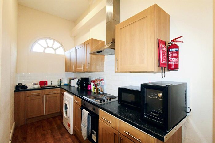 1 Bedroom Apartment To Rent In Foxhall Road, NG7