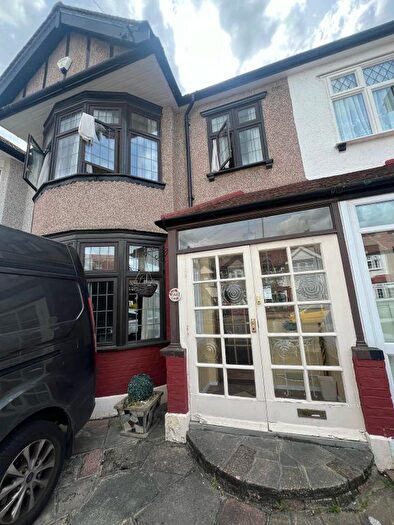 3 Bedroom Detached House To Rent In Beattyville Gardens, Ilford, IG6