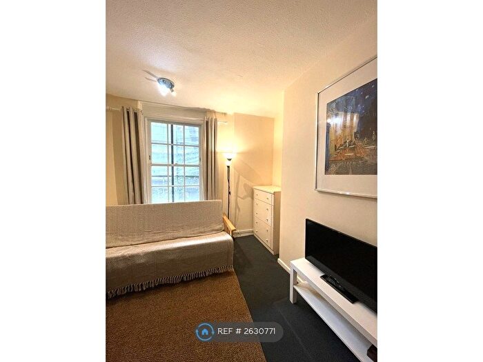 3 Bedroom Flat To Rent In Skipwith Buildings, London, EC1N