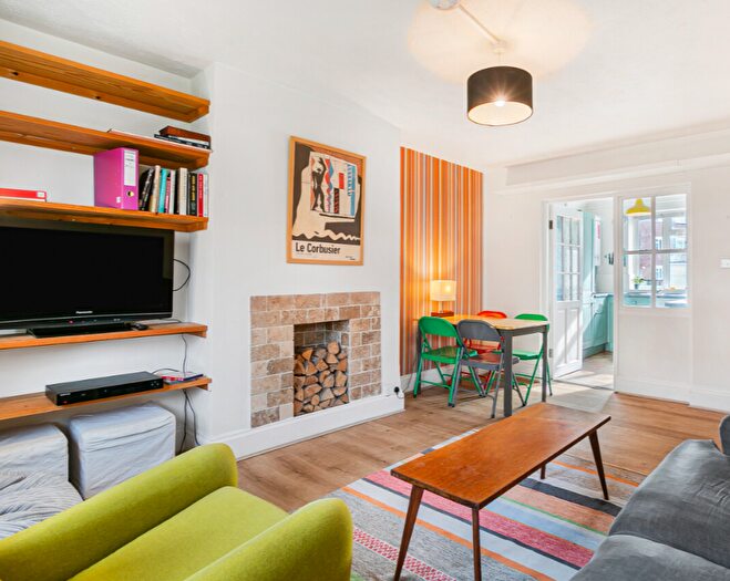 3 Bedroom Flat To Rent In Todd House, The Grange, London, N2