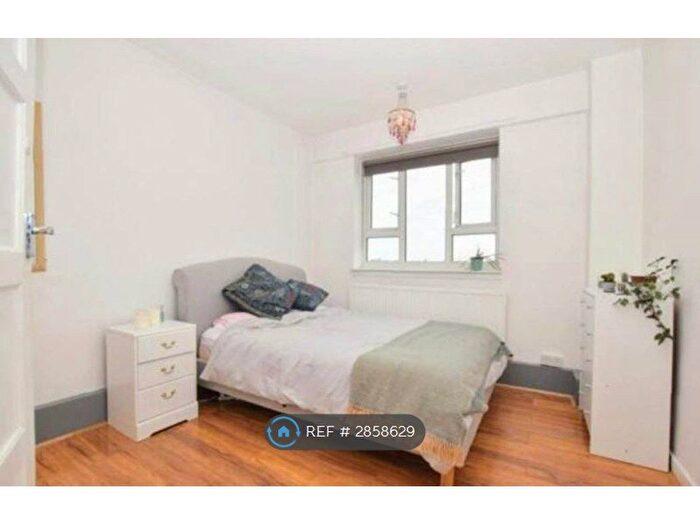 3 Bedroom Flat To Rent In Penrose St, London, SE17