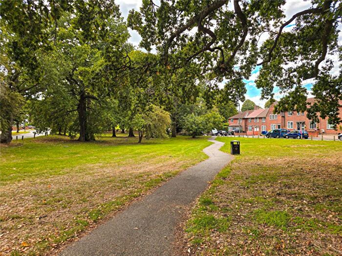 3 Bedroom Terraced House For Sale In Prestbury Square, London, SE9