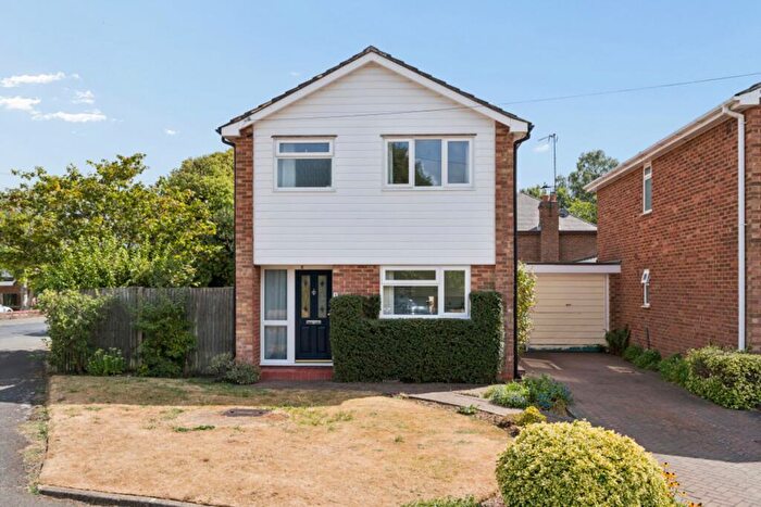 3 Bedroom Detached House For Sale In Woodlands Drive, Naphill, HP14