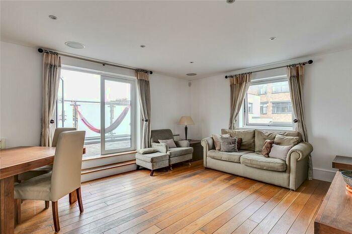 3 Bedroom Flat To Rent In Radius Apartments, Omega Place, London, N1