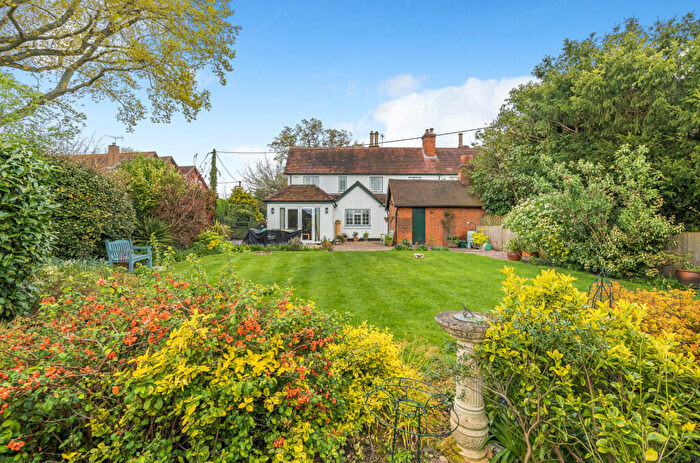 4 Bedroom Semi-Detached House For Sale In Cricket Hill, Finchampstead, Wokingham, RG40
