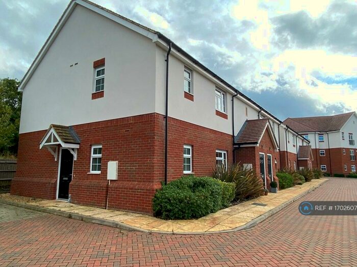 2 Bedroom Maisonette To Rent In Millstone Way, Harpenden, AL5